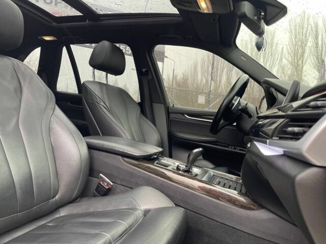 Белый БМВ Х5, объемом двигателя 3 л и пробегом 289 тыс. км за 26400 $, фото 16 на Automoto.ua