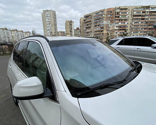 Білий БМВ Х5, об'ємом двигуна 2.99 л та пробігом 188 тис. км за 34800 $, фото 5 на Automoto.ua