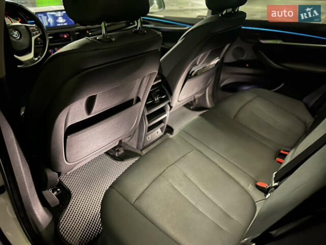 Белый БМВ Х5, объемом двигателя 3 л и пробегом 159 тыс. км за 25000 $, фото 15 на Automoto.ua