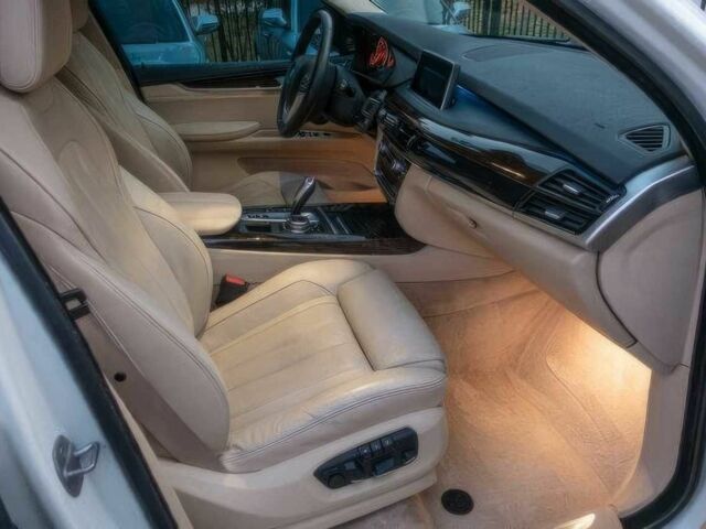 Белый БМВ Х5, объемом двигателя 3 л и пробегом 86 тыс. км за 3100 $, фото 8 на Automoto.ua