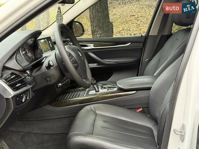 Белый БМВ Х5, объемом двигателя 3 л и пробегом 287 тыс. км за 23999 $, фото 27 на Automoto.ua