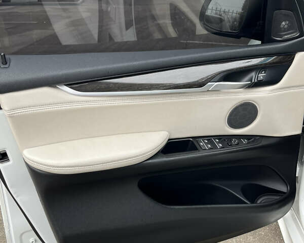 Білий БМВ Х5, об'ємом двигуна 3 л та пробігом 102 тис. км за 25500 $, фото 6 на Automoto.ua