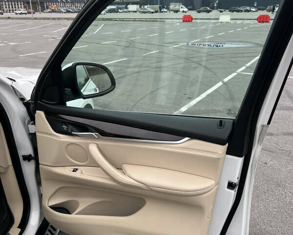 Белый БМВ Х5, объемом двигателя 2.98 л и пробегом 172 тыс. км за 22499 $, фото 16 на Automoto.ua