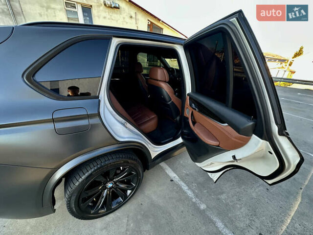 Белый БМВ Х5, объемом двигателя 2.99 л и пробегом 275 тыс. км за 25500 $, фото 19 на Automoto.ua