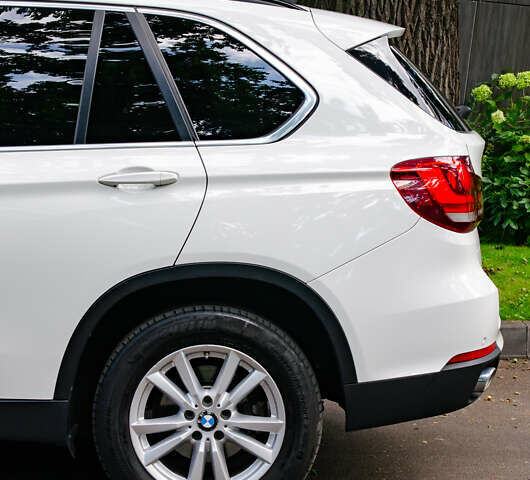 Белый БМВ Х5, объемом двигателя 2 л и пробегом 267 тыс. км за 23500 $, фото 9 на Automoto.ua