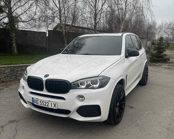 Белый БМВ Х5, объемом двигателя 3 л и пробегом 200 тыс. км за 25000 $, фото 1 на Automoto.ua