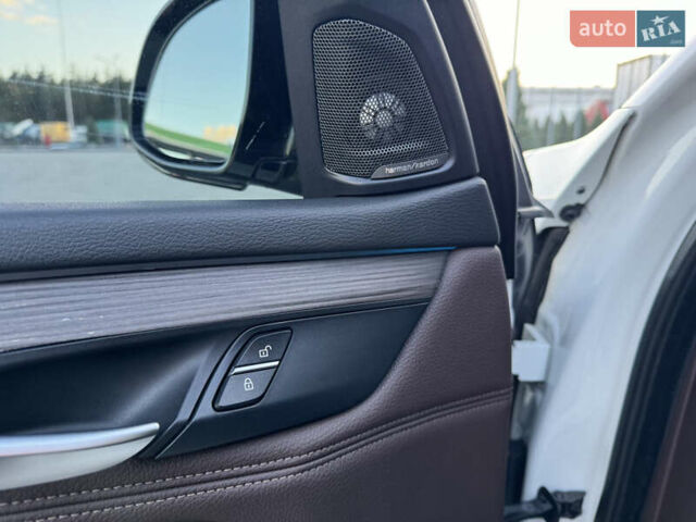 БМВ Х5 2014 в Днепре (Днепропетровске) на Automoto.ua Белый БМВ Х5, объемом двигателя 2.98 л и пробегом 140 тыс. км за 29000 $, фото 15 на Automoto.ua