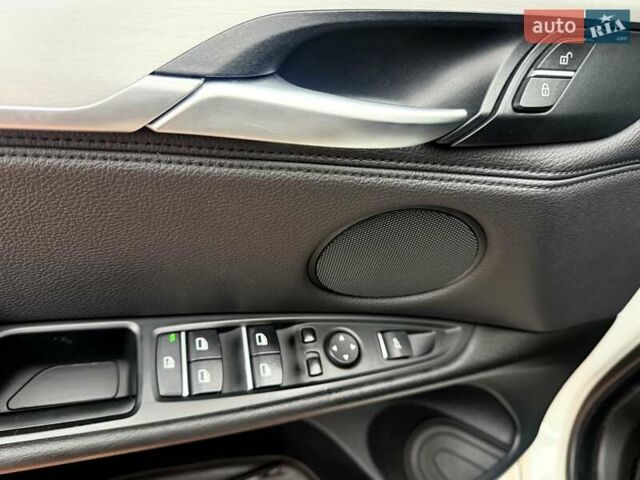 Белый БМВ Х5, объемом двигателя 2.99 л и пробегом 175 тыс. км за 31900 $, фото 47 на Automoto.ua