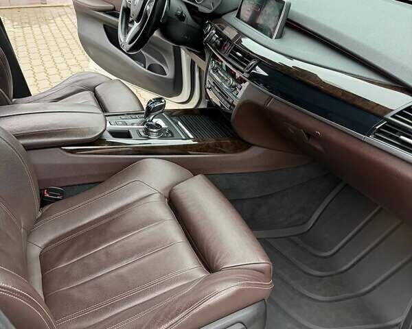 Білий БМВ Х5, об'ємом двигуна 2.98 л та пробігом 160 тис. км за 26500 $, фото 14 на Automoto.ua