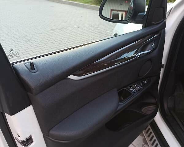 Белый БМВ Х5, объемом двигателя 2.99 л и пробегом 236 тыс. км за 24500 $, фото 21 на Automoto.ua