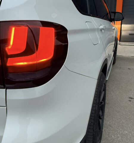 Белый БМВ Х5, объемом двигателя 3 л и пробегом 225 тыс. км за 28999 $, фото 12 на Automoto.ua