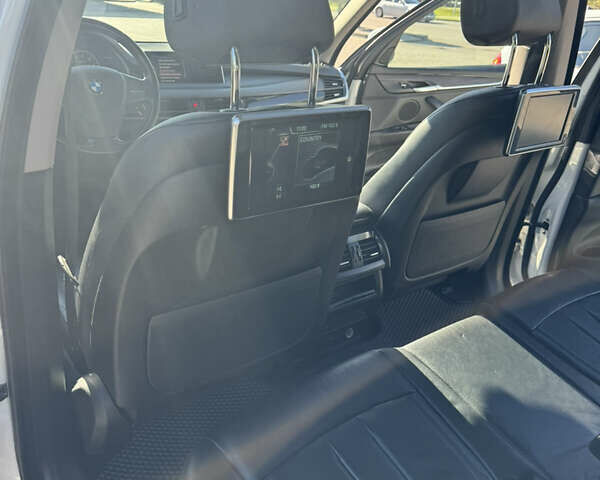 Белый БМВ Х5, объемом двигателя 2.98 л и пробегом 159 тыс. км за 20300 $, фото 13 на Automoto.ua