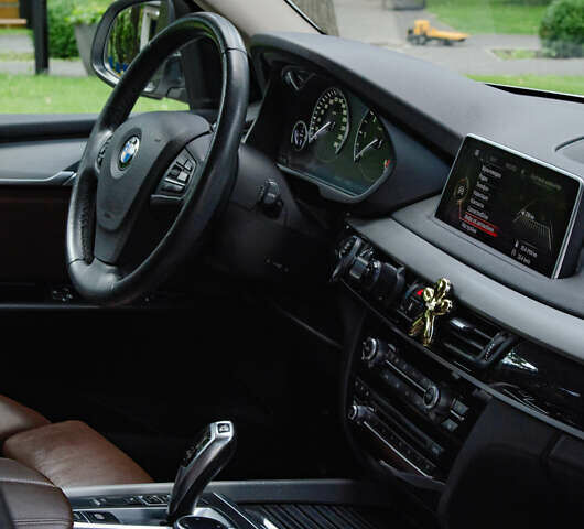 Белый БМВ Х5, объемом двигателя 2 л и пробегом 267 тыс. км за 21900 $, фото 11 на Automoto.ua