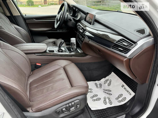 Білий БМВ Х5, об'ємом двигуна 2.99 л та пробігом 185 тис. км за 35000 $, фото 28 на Automoto.ua