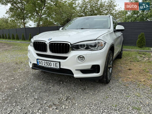 Білий БМВ Х5, об'ємом двигуна 2.99 л та пробігом 281 тис. км за 27500 $, фото 1 на Automoto.ua