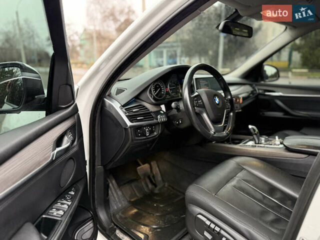 Білий БМВ Х5, об'ємом двигуна 2 л та пробігом 210 тис. км за 27000 $, фото 16 на Automoto.ua