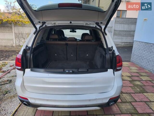 Белый БМВ Х5, объемом двигателя 3 л и пробегом 85 тыс. км за 25000 $, фото 11 на Automoto.ua