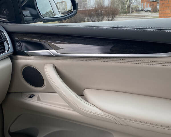 Білий БМВ Х5, об'ємом двигуна 2.99 л та пробігом 188 тис. км за 34800 $, фото 32 на Automoto.ua