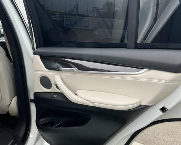 Білий БМВ Х5, об'ємом двигуна 3 л та пробігом 102 тис. км за 25500 $, фото 15 на Automoto.ua