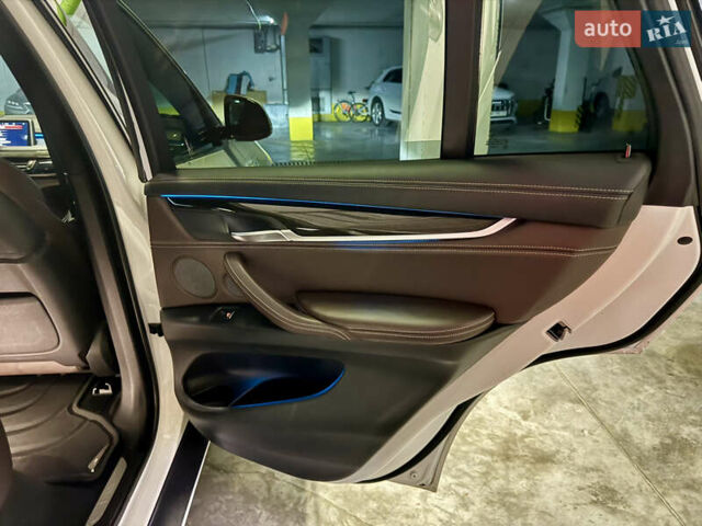 Білий БМВ Х5, об'ємом двигуна 3 л та пробігом 180 тис. км за 35000 $, фото 51 на Automoto.ua