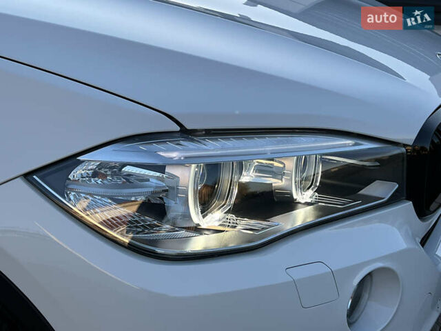 Белый БМВ Х5, объемом двигателя 2 л и пробегом 169 тыс. км за 23800 $, фото 62 на Automoto.ua