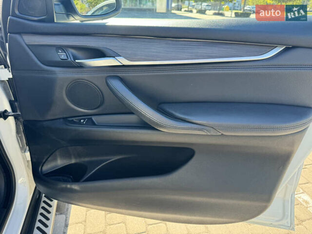 Белый БМВ Х5, объемом двигателя 2.98 л и пробегом 159 тыс. км за 20300 $, фото 15 на Automoto.ua