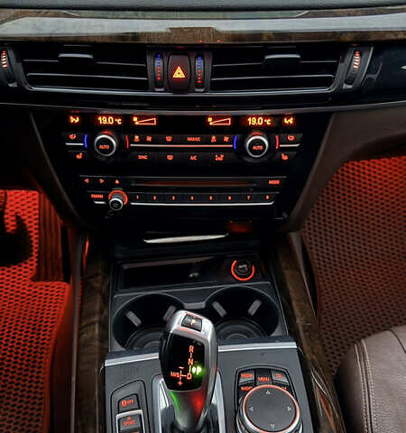 Белый БМВ Х5, объемом двигателя 3 л и пробегом 225 тыс. км за 28999 $, фото 22 на Automoto.ua