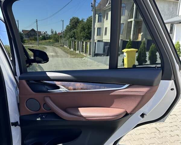 Білий БМВ Х5, об'ємом двигуна 2.98 л та пробігом 209 тис. км за 26500 $, фото 10 на Automoto.ua