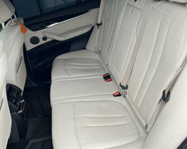 Білий БМВ Х5, об'ємом двигуна 3 л та пробігом 102 тис. км за 25500 $, фото 32 на Automoto.ua