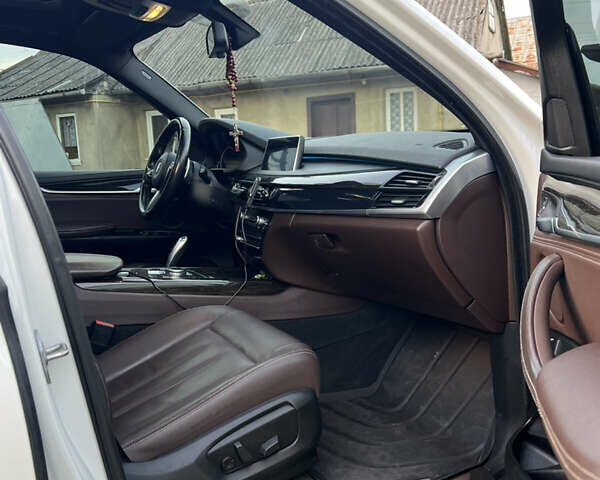 Белый БМВ Х5, объемом двигателя 2.99 л и пробегом 190 тыс. км за 28900 $, фото 8 на Automoto.ua