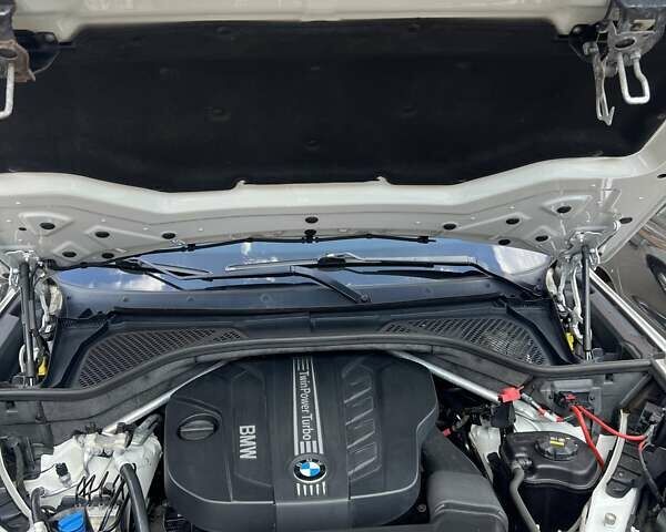 Белый БМВ Х5, объемом двигателя 2 л и пробегом 220 тыс. км за 27500 $, фото 11 на Automoto.ua