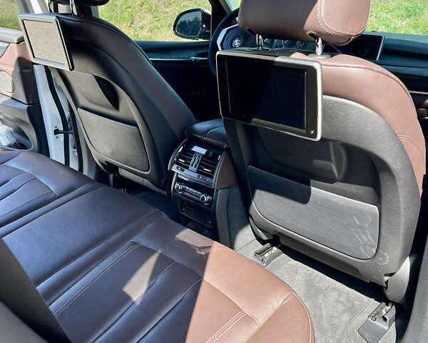Белый БМВ Х5, объемом двигателя 2.98 л и пробегом 256 тыс. км за 21500 $, фото 24 на Automoto.ua