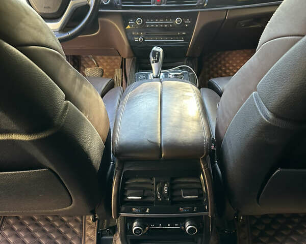 БМВ Х5 2014 в Черновцах на Automoto.ua Белый БМВ Х5, объемом двигателя 2.98 л и пробегом 269 тыс. км за 21500 $, фото 10 на Automoto.ua