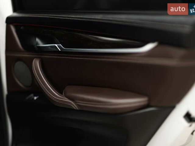 Белый БМВ Х5, объемом двигателя 4.39 л и пробегом 150 тыс. км за 26400 $, фото 11 на Automoto.ua