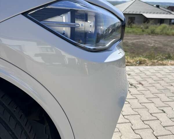 Білий БМВ Х5, об'ємом двигуна 2.98 л та пробігом 209 тис. км за 26500 $, фото 1 на Automoto.ua