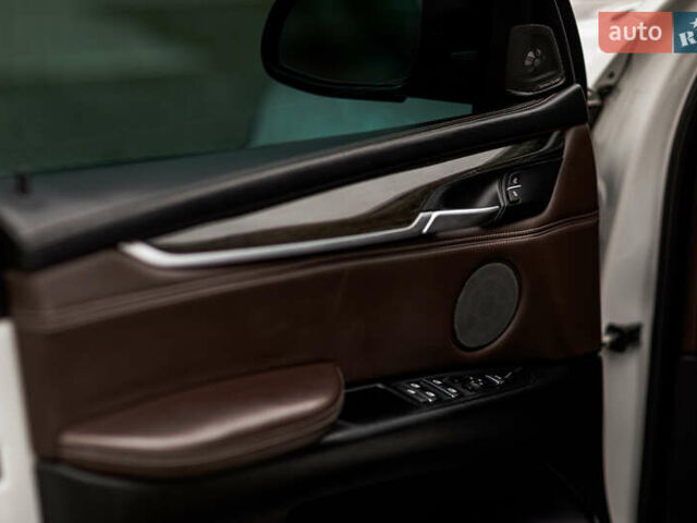 Белый БМВ Х5, объемом двигателя 4.39 л и пробегом 150 тыс. км за 26400 $, фото 8 на Automoto.ua