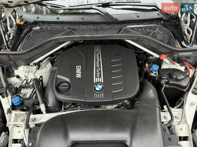 Белый БМВ Х5, объемом двигателя 3 л и пробегом 287 тыс. км за 23999 $, фото 56 на Automoto.ua