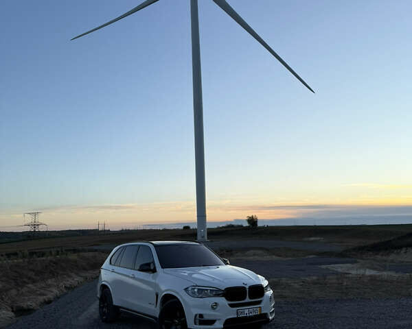 Белый БМВ Х5, объемом двигателя 2.99 л и пробегом 244 тыс. км за 21999 $, фото 1 на Automoto.ua