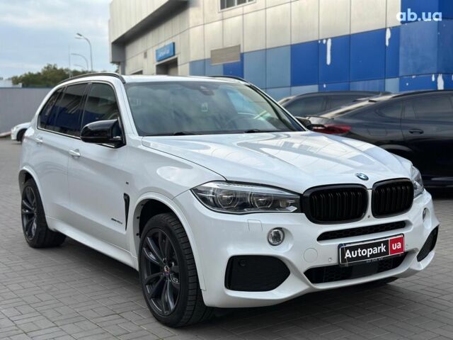 Белый БМВ Х5, объемом двигателя 3 л и пробегом 180 тыс. км за 34990 $, фото 2 на Automoto.ua