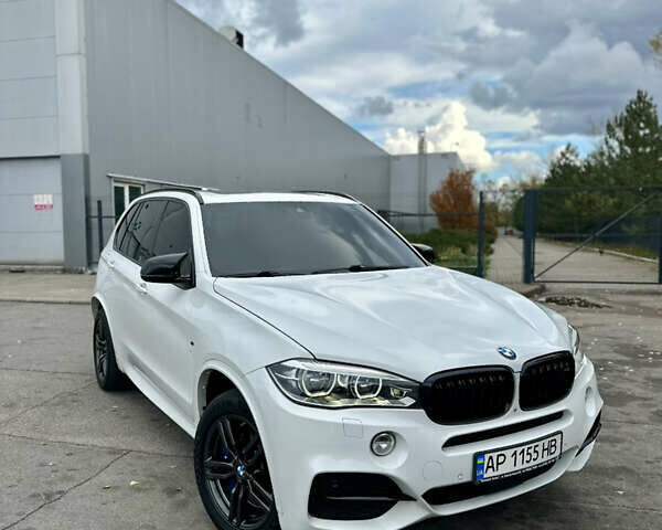 Белый БМВ Х5, объемом двигателя 3 л и пробегом 263 тыс. км за 35900 $, фото 6 на Automoto.ua