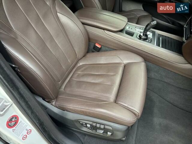 Білий БМВ Х5, об'ємом двигуна 2.99 л та пробігом 185 тис. км за 35500 $, фото 48 на Automoto.ua