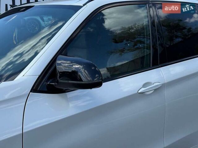 Белый БМВ Х5, объемом двигателя 2.99 л и пробегом 265 тыс. км за 28000 $, фото 22 на Automoto.ua