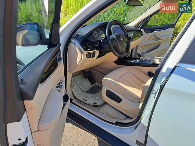 Белый БМВ Х5, объемом двигателя 3 л и пробегом 225 тыс. км за 22500 $, фото 4 на Automoto.ua