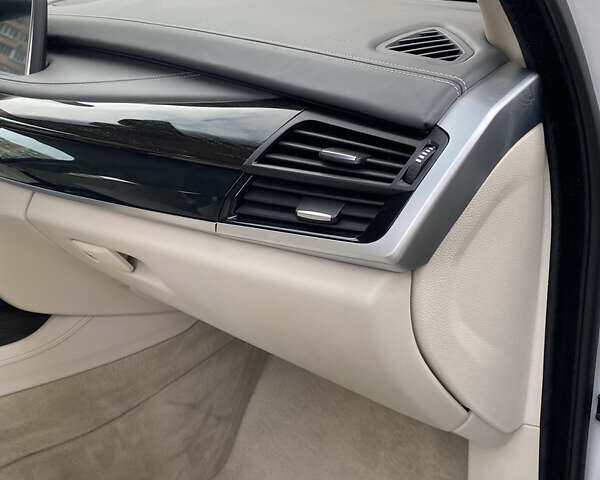 Білий БМВ Х5, об'ємом двигуна 2.99 л та пробігом 188 тис. км за 34800 $, фото 19 на Automoto.ua