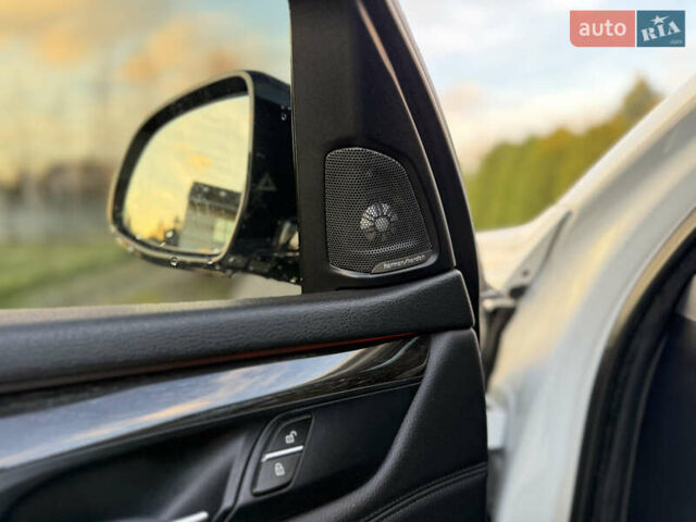 Белый БМВ Х5, объемом двигателя 3 л и пробегом 290 тыс. км за 25799 $, фото 10 на Automoto.ua