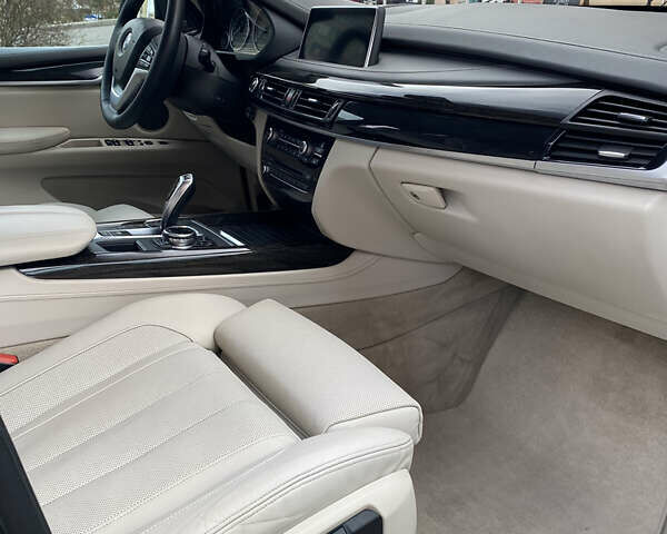 Білий БМВ Х5, об'ємом двигуна 2.99 л та пробігом 188 тис. км за 34800 $, фото 18 на Automoto.ua