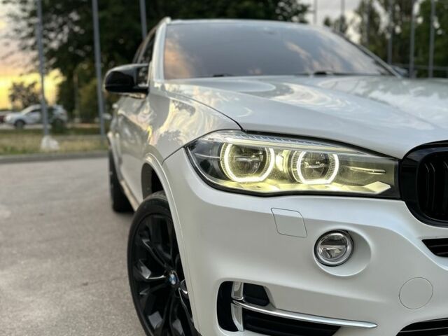 Белый БМВ Х5, объемом двигателя 3 л и пробегом 193 тыс. км за 23999 $, фото 17 на Automoto.ua