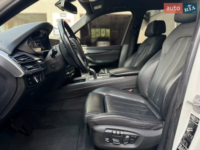 Белый БМВ Х5, объемом двигателя 3 л и пробегом 219 тыс. км за 30999 $, фото 6 на Automoto.ua