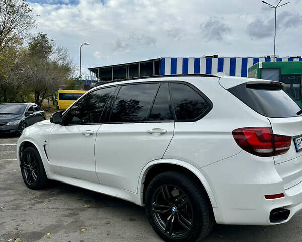 Белый БМВ Х5, объемом двигателя 3 л и пробегом 263 тыс. км за 35900 $, фото 22 на Automoto.ua