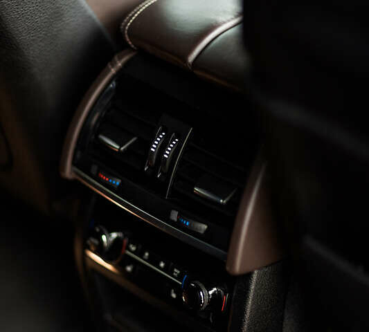 Белый БМВ Х5, объемом двигателя 4.39 л и пробегом 150 тыс. км за 26400 $, фото 10 на Automoto.ua